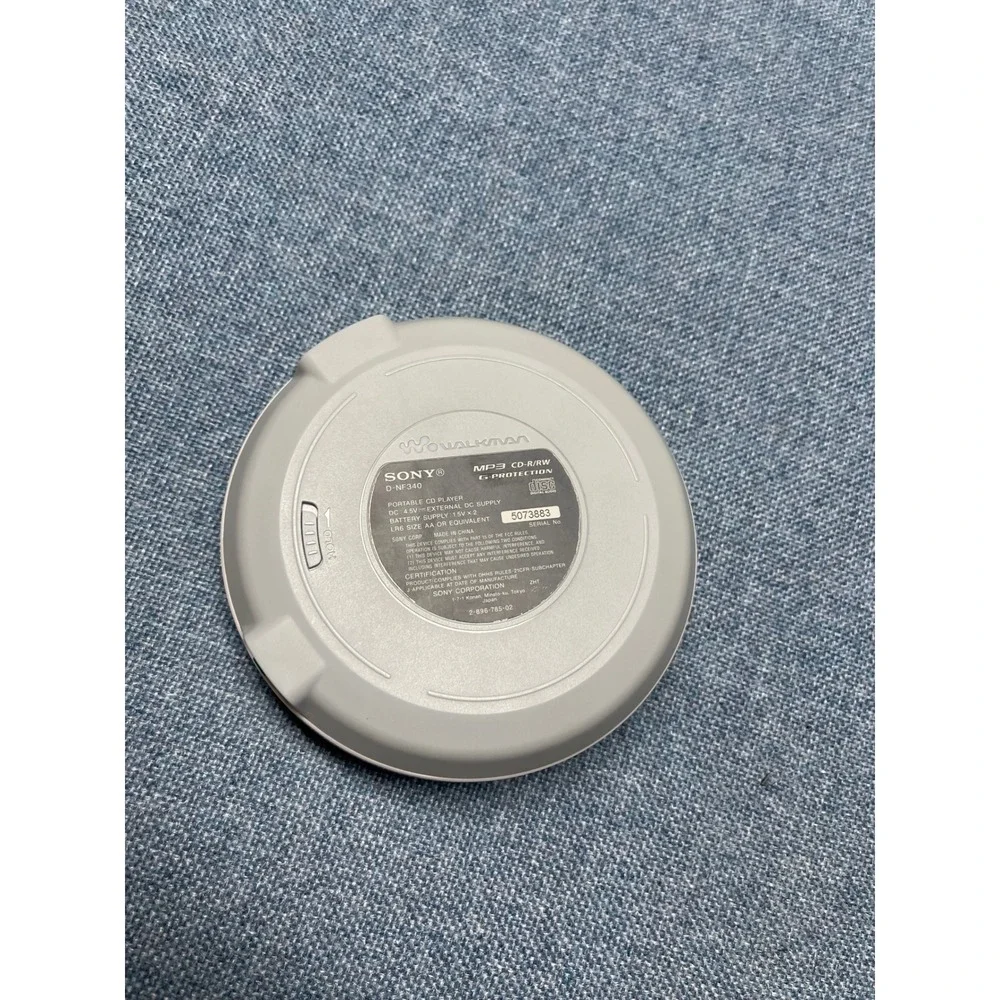Sony CD Walkman D-NF340 Portable MP3 CD Player FM Radio G-Protection Silver
